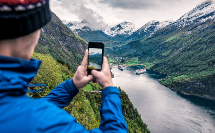 Foto maken van een fjord in Noorwegen