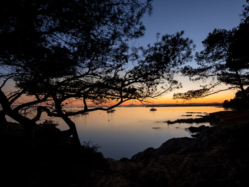 Zonsondergang boven de Middellandse Zee bij Cabasson (Bormes) in Frankrijk