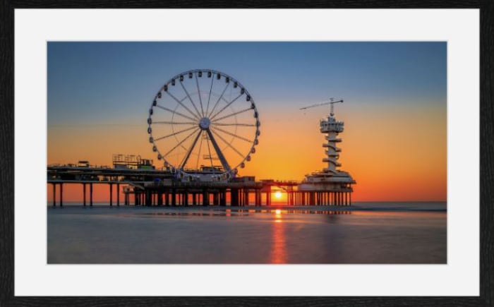 De pier in Scheveningen in een passe partout