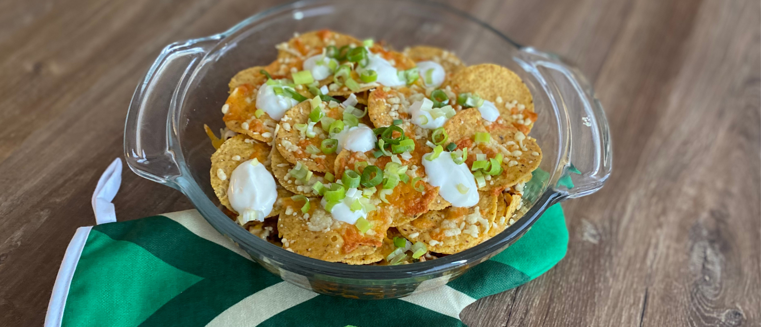 Mexicaanse rijstschotel met nacho's