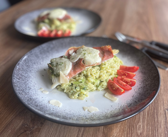 Orzo met pesto en kabeljauw