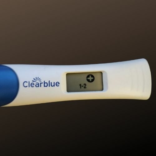 Positief resultaat op een Clearblue zwangerschapstest met aanduiding '1-2 weken'