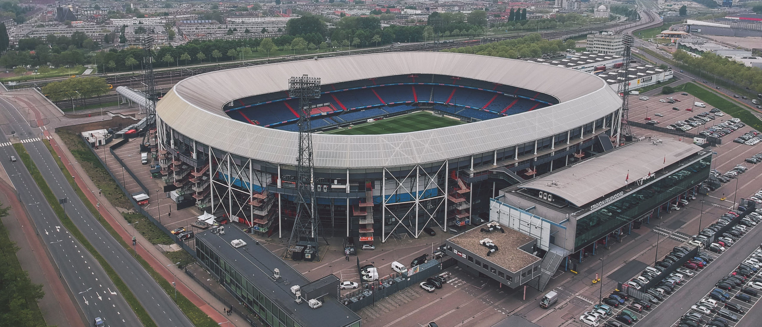 De Klassieker: Feyenoord tegen Ajax om 14:30 uur