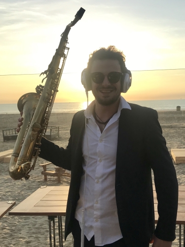 Saxofonist Alessandro huren voor trouwfeest, bedrijfsfeest of verjaardagsfeest