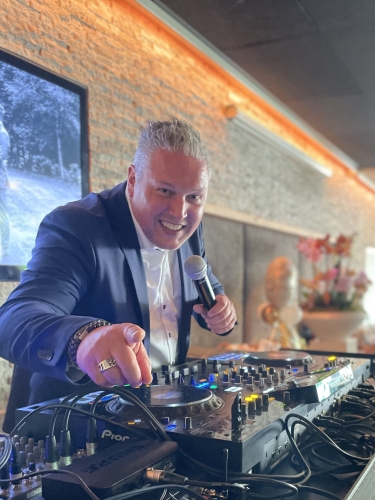 Allround Feest DJ Stefan bruiloft DJ, DJ bedrijfsfeest en DJ verjaardag