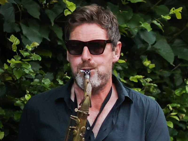 Allround Saxofonist Machiel speelt ook op intieme feesten zoals een tuinfeest of een verjaardag bij mensen thuis