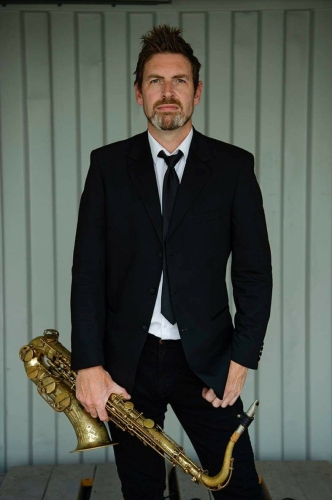 Allround Saxofonist Machiel speelt op bruiloften, openbare evenementen, bedrijfsfeesten en verjaardagen