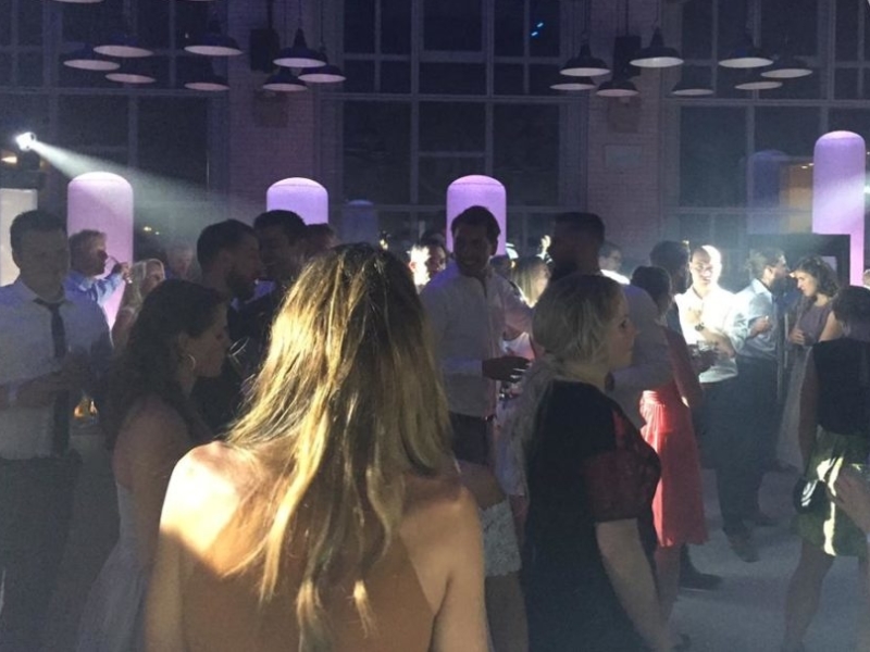 DJ in LF Gouda inhuren voor feest in het restaurant tijdens exclusieve bruiloft met Ambitious dj