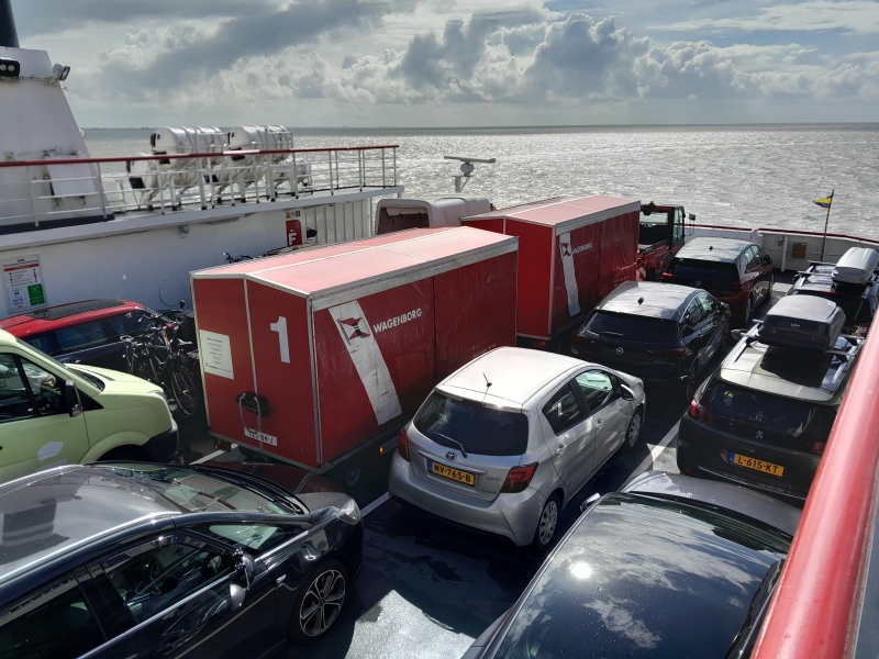 autos-op-de-boot-naar-ameland
