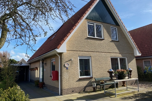 b-en-b-op-ameland-rose-cottage-in-nes