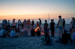 campings-ameland-strandcamping-duinoord-nes-kampvuur