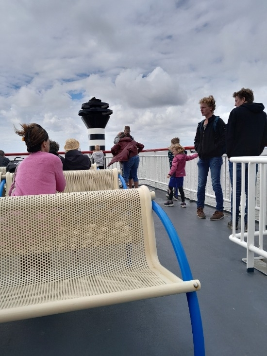 last-van-reisziekte-boot-ameland-op-het-dek