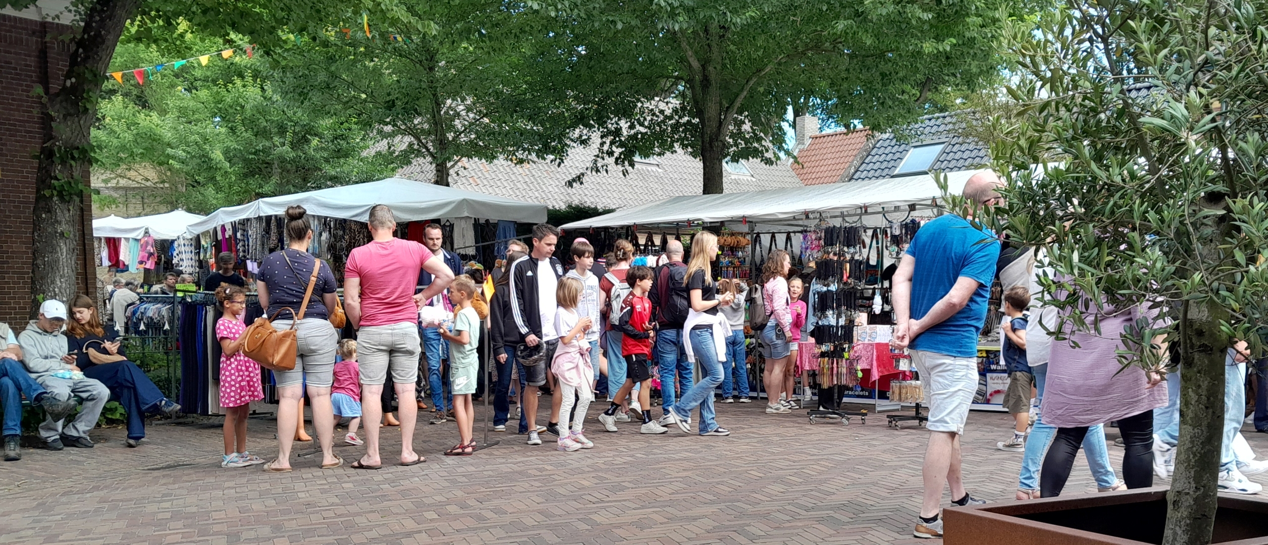 markt-in-nes-op-ameland