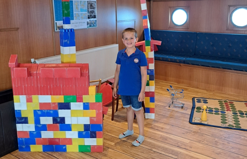 mooiste-plekken-ameland-robbentocht-de-zeehond-onder-het-dek-spelen mooiste-plekken-ameland-robbentocht-de-zeehond-onder-het-dek-spelen