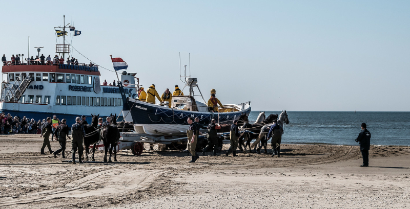 paardenreddingboot-ameland-vanaf-boot-bekijken