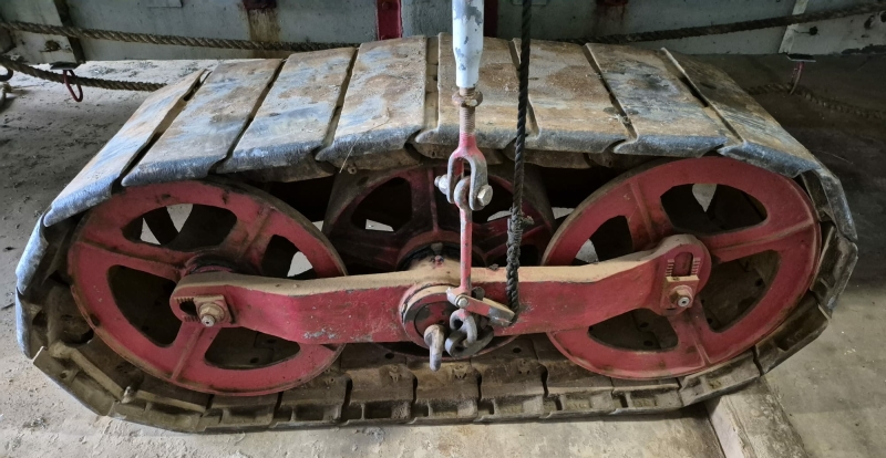 maritiem-centrum-abraham-fock-reddingsboot-rupsband-wielen