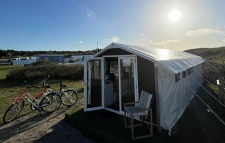 tenthuisje-nes-op-camping-duinoord-donia
