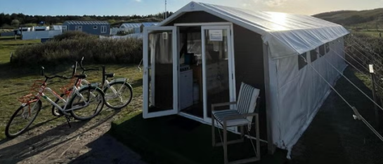 tenthuisje-nes-op-camping-duinoord-donia