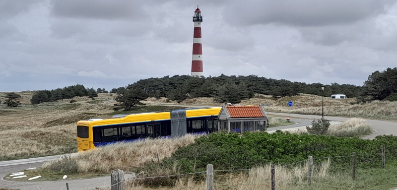 vakantie-ameland-voor-senioren-bushalte-ov-naar-bunkermuseum