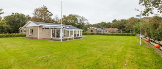 vakantiehuis-hollum-he-lo-op-ameland-tuin