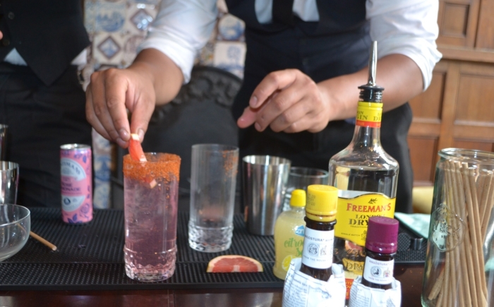 Cocktail maken bij Amsterdam Cocktail Workshops