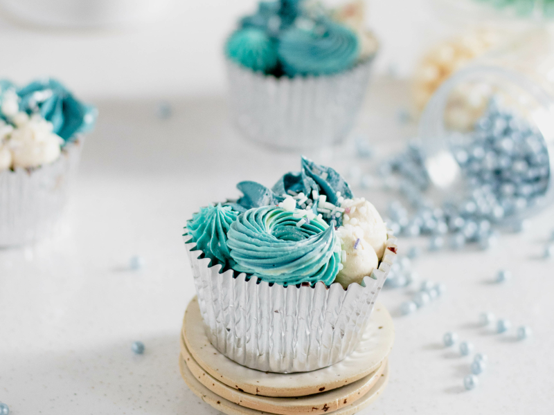 zelf gemaakte en prachtige gedecoreerde cupcakes