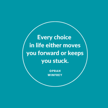 Quote in Engels: Every choice in life either moves you forward or keeps you stuck