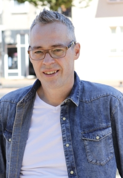 Arny van der Plas helpt vrouwen die vastlopen door stress en vermoeidheid weer rust en helderheid te ervaren