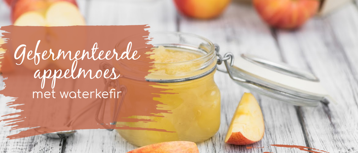 Gefermenteerde appelmoes met waterkefir, verfrissend en eenvoudig.