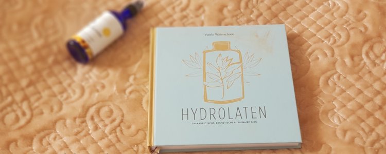 Hydrolaten boek, het ultieme naslagwerk over hydrolaten