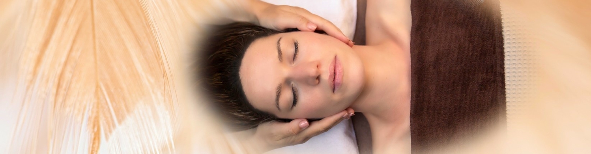 Ontspannen model in ASMR Head Spa