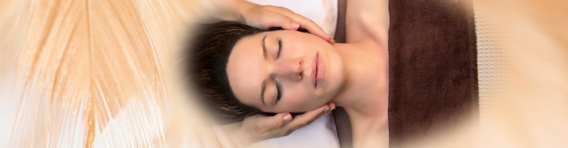 Ontspannen model in ASMR Head Spa