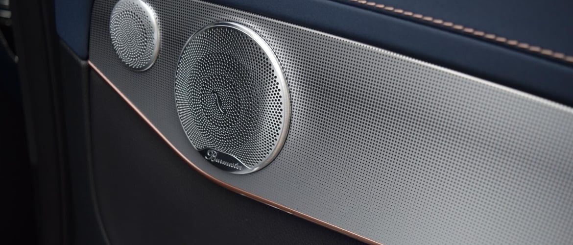 Opgeblazen speakers in je auto: vervormd of krakend geluid