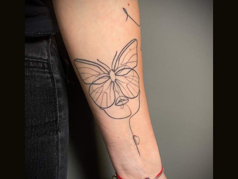 geheelde vlinder tattoo fine line na goede tattoo nazorg