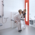 Aangepaste badkamer een verademing voor zorgpersoneel
