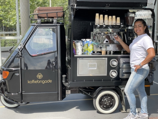 Barista huren voor koffie op locatie Barista huren Heidi voor koffie op locatie