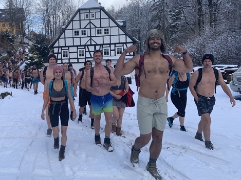 Wim Hof Reis Polen Groep in Sneeuw