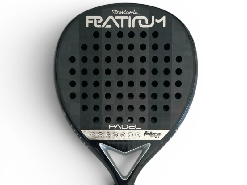 Quicksand Platanium 18K Padelracket perfect ba;lans tussen power en demping voor preventie padelarm / tennisarm / tennis elleboog