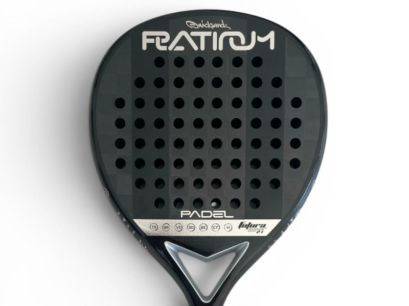 Quicksand Platanium 18K Padelracket perfect ba;lans tussen power en demping voor preventie padelarm / tennisarm / tennis elleboog