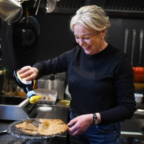 Bedstay op 8 - Aly Dijkema maakt ontbijt - Bed and Breakfast - Drenthe