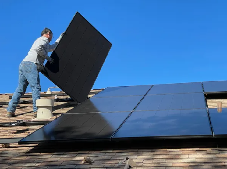 plaatsing van de nieuwste zonnepanelen van jinko solar