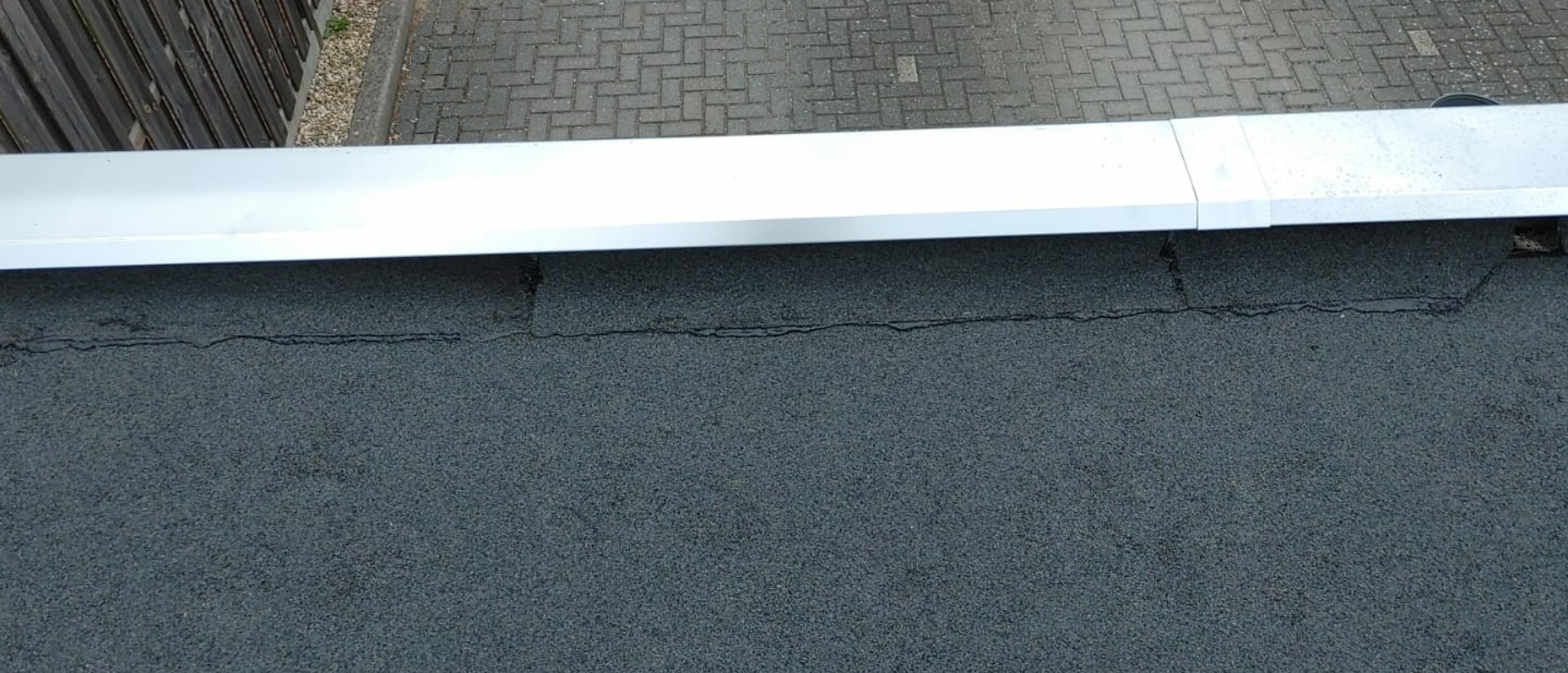 Condens onder bitumen: oorzaken & oplossingen voor een blijvend droog dak