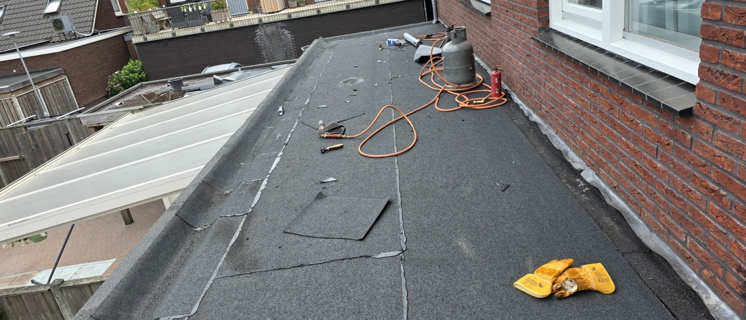 Warmte-eiland aanpak via witte dakbedekking: de oplossing voor stedelijke oververhitting