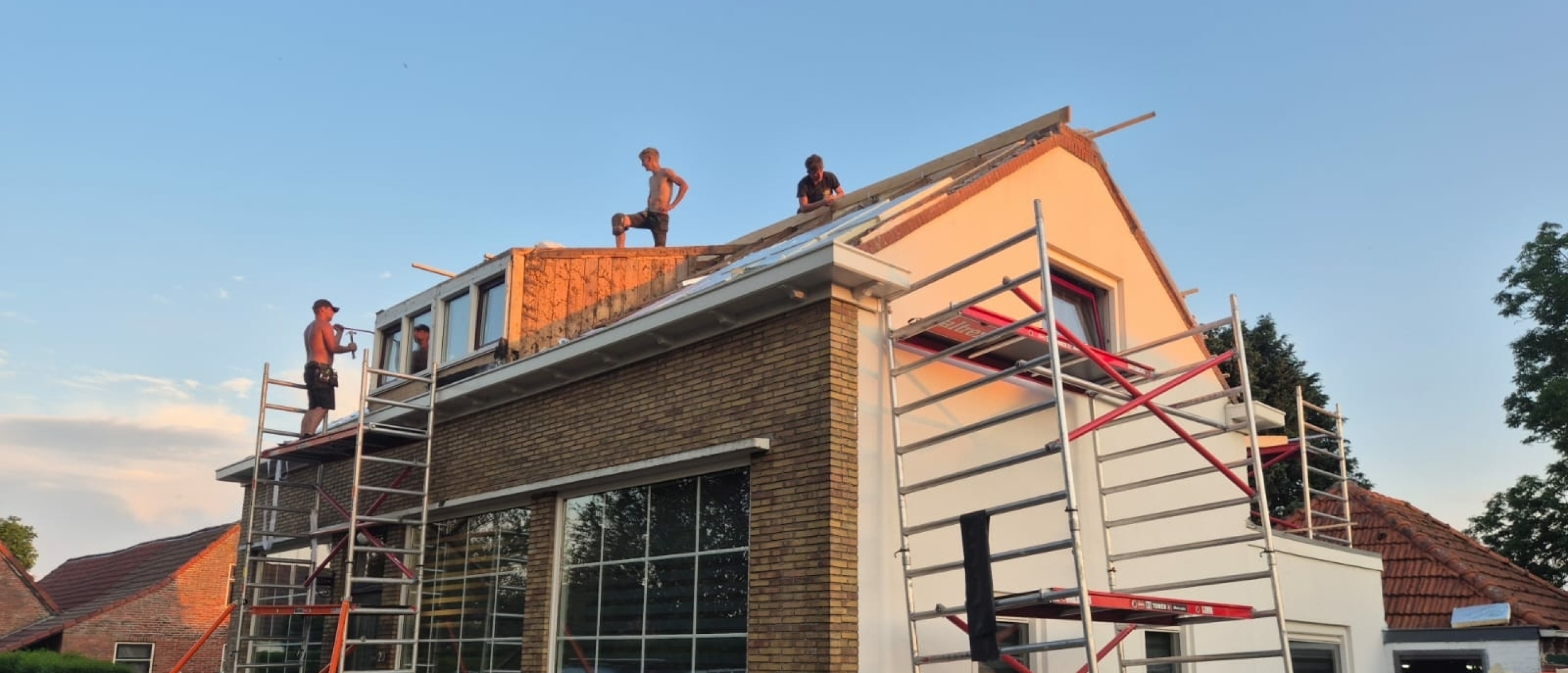 Lichtstraat plaatsen tijdens dakrenovatie: voordelen, kosten en stappen voor een perfecte integratie