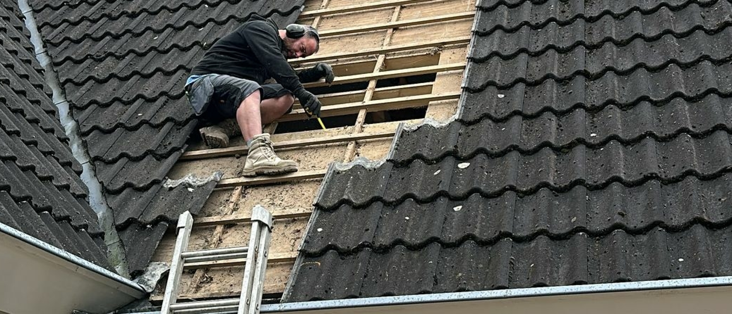 Dakrenovatie inclusief isolatie en loodwerk: alles wat u moet weten voor een efficiënte en duurzame renovatie