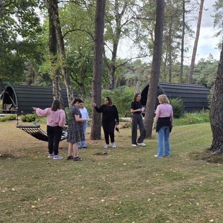 Lezing + natuurinterventie  Voor teams en managementgroepen die reflectie en ervaring willen combineren.