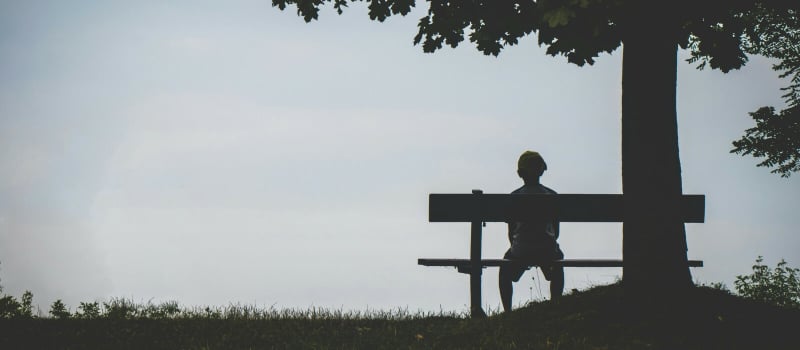 Praktische tips om met eenzaamheid om te gaan: de verbinding met jezelf versterken