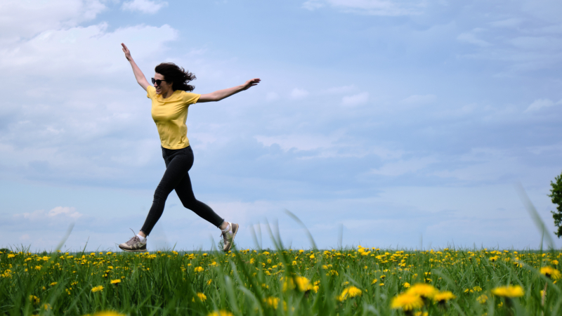 vrouw die zich vrij voelt