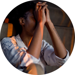 afbeelding vrouw die niet lekker in haar vel zit