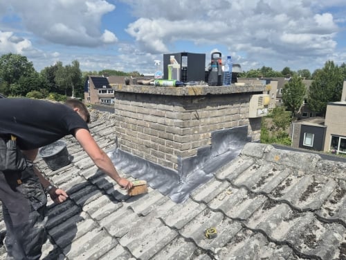 Schoorsteen lood en voegen vervangen